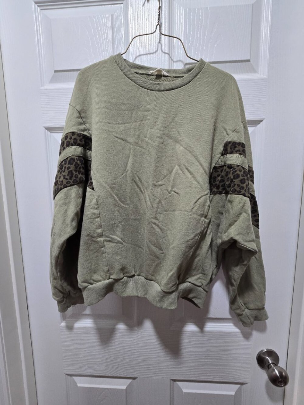 Easel Sweatshirt Womens Med 100% Cotton Relaxed Fit Crew Neck Patchwork Animal